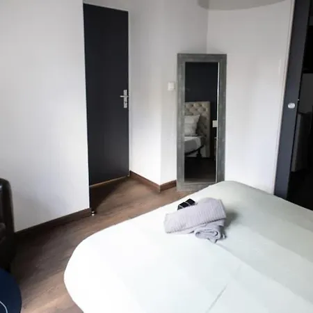 La Terrasse, Proche Des Places 2 דירה אראס